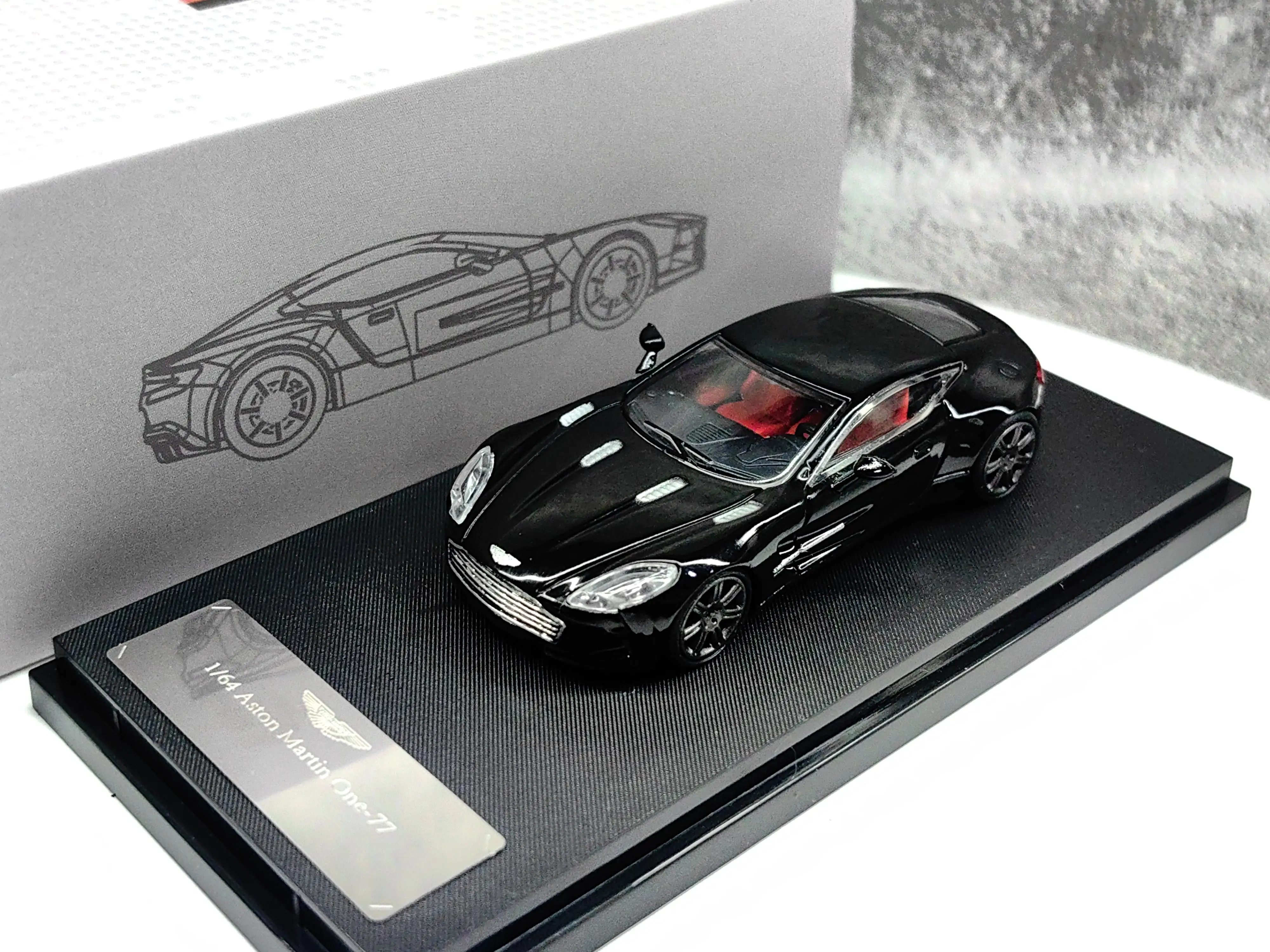 Diecast 1:64 Scale Aston Martin ONE77 Simulated Alloy Car Model