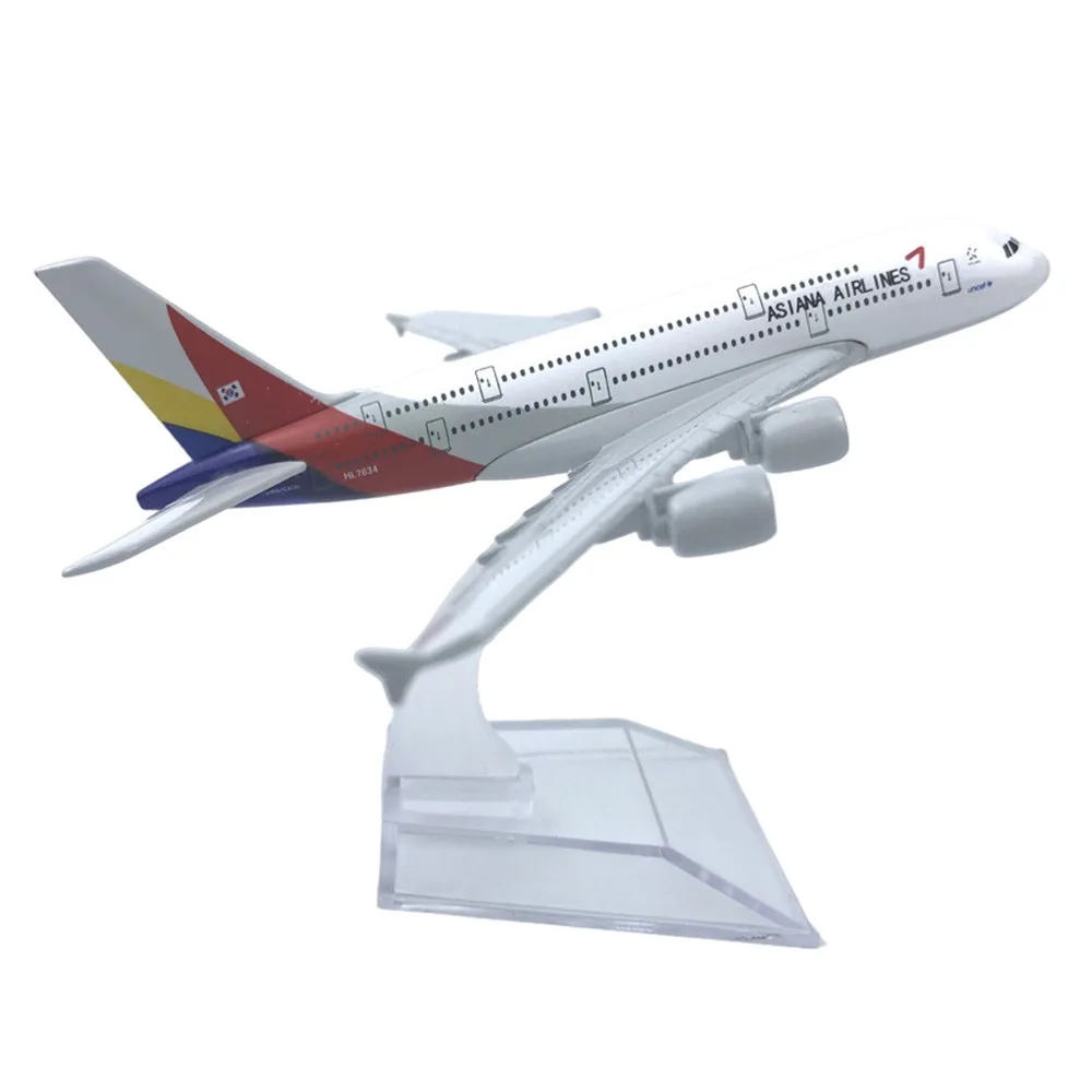 

Новая модель самолета Boeing B737 авиакомпании GOL Airlines (Бразилия), 16 см, масштаб 1:246, из сплава, 10 вариантов дизайна