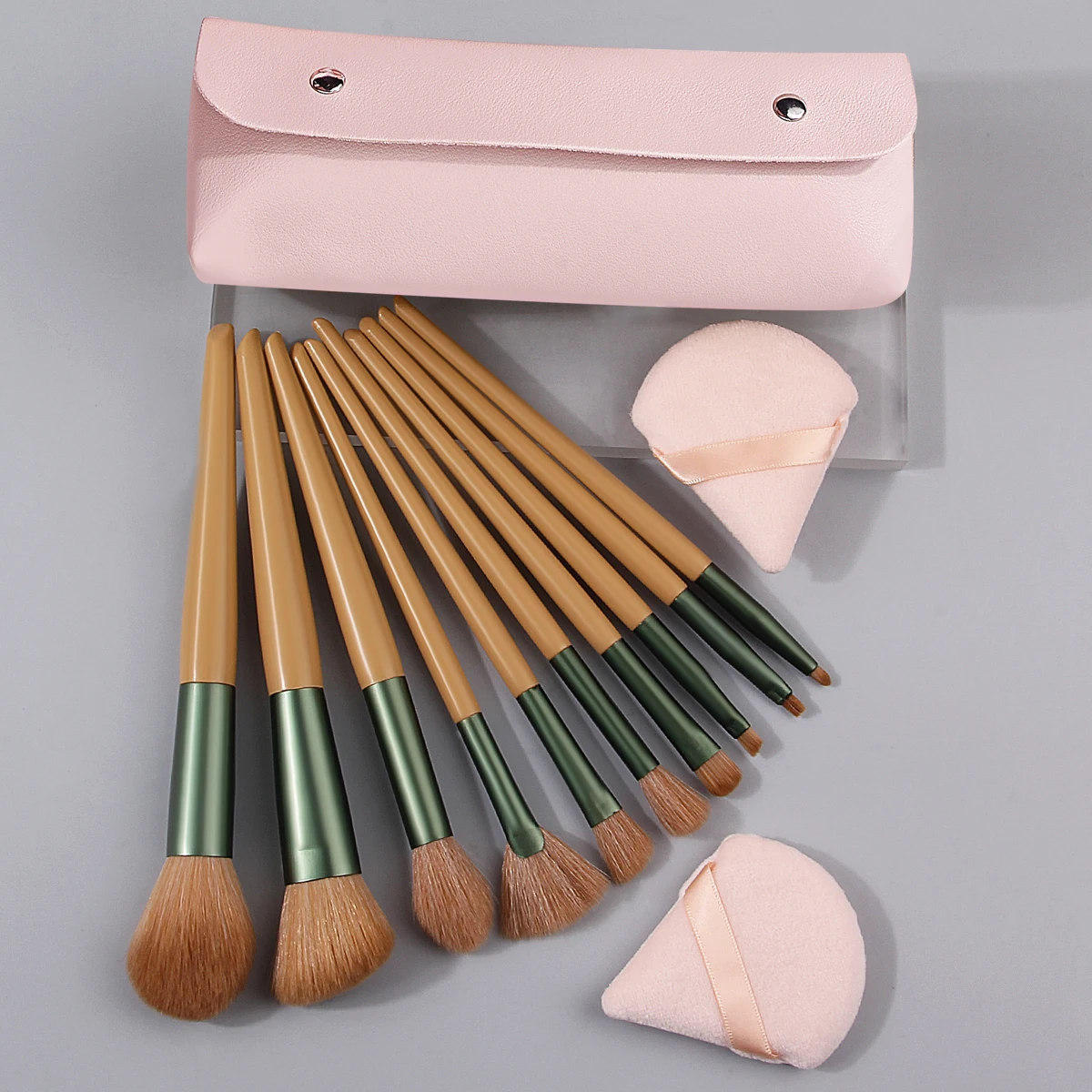 Conjunto de pincéis de maquiagem com cerdas macias, 13 peças, pó solto, blush, pó triangular de dupla face + bolsa de armazenamento de pincel de maquiagem