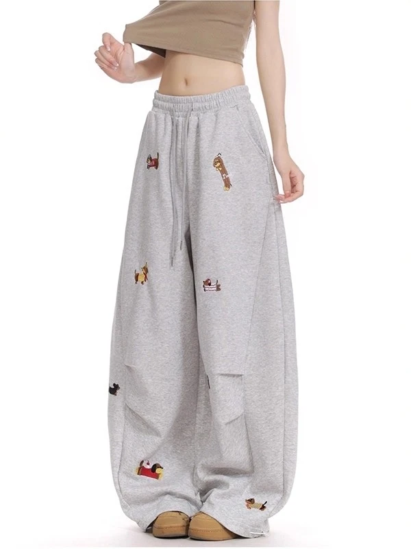 ゆったりとした女性用裏地付きストレートレッグワイドレッグパンツ、アメリカンファンソーセージドッグ刺繍入り、ドレープ感のある快適なカジュアルパンツ