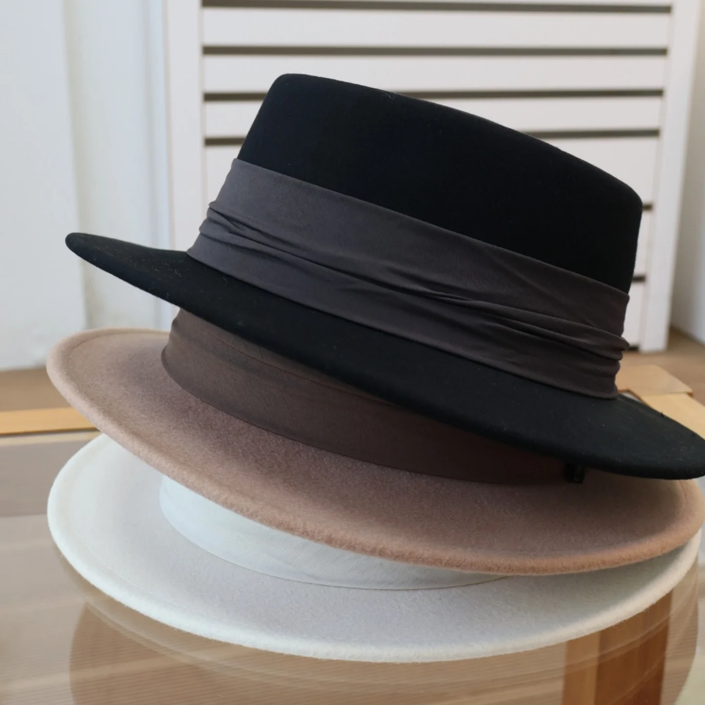 women's-fashionable-woolen-hat-spring-autumn-winter-warm-flat-cap-foldable-brimless-elegant-small-luxury-style-outing-cap