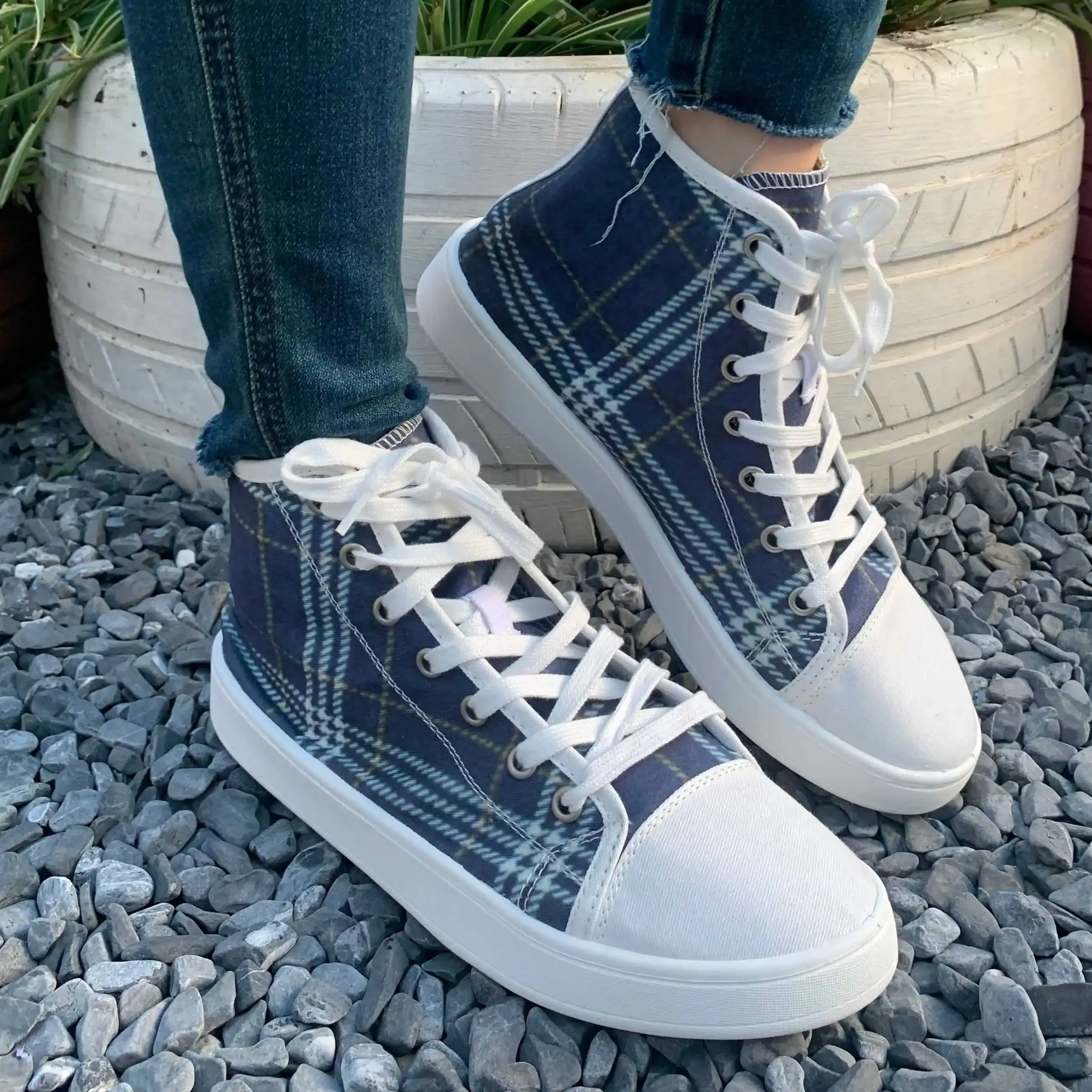 

Women's High-Top Plaid Sneakers, Walking Shoes, Hiking Shoes, Slip-On Comfortable Soft-Soled Breathable Large-Size Women's Shoes, Fashionable Holiday Gift.