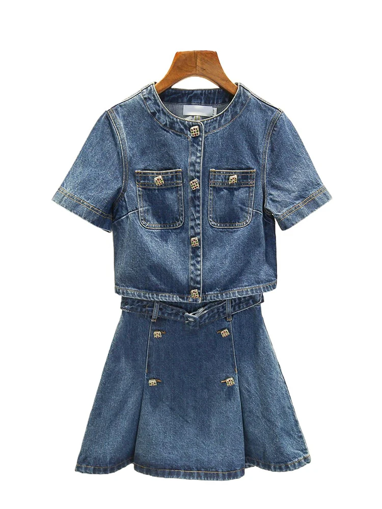 

High-End Women's Denim Cardigan Coat with Diamond Buttons And Pleated Skirt Set ort Sve round Ne Buttoning Faio...