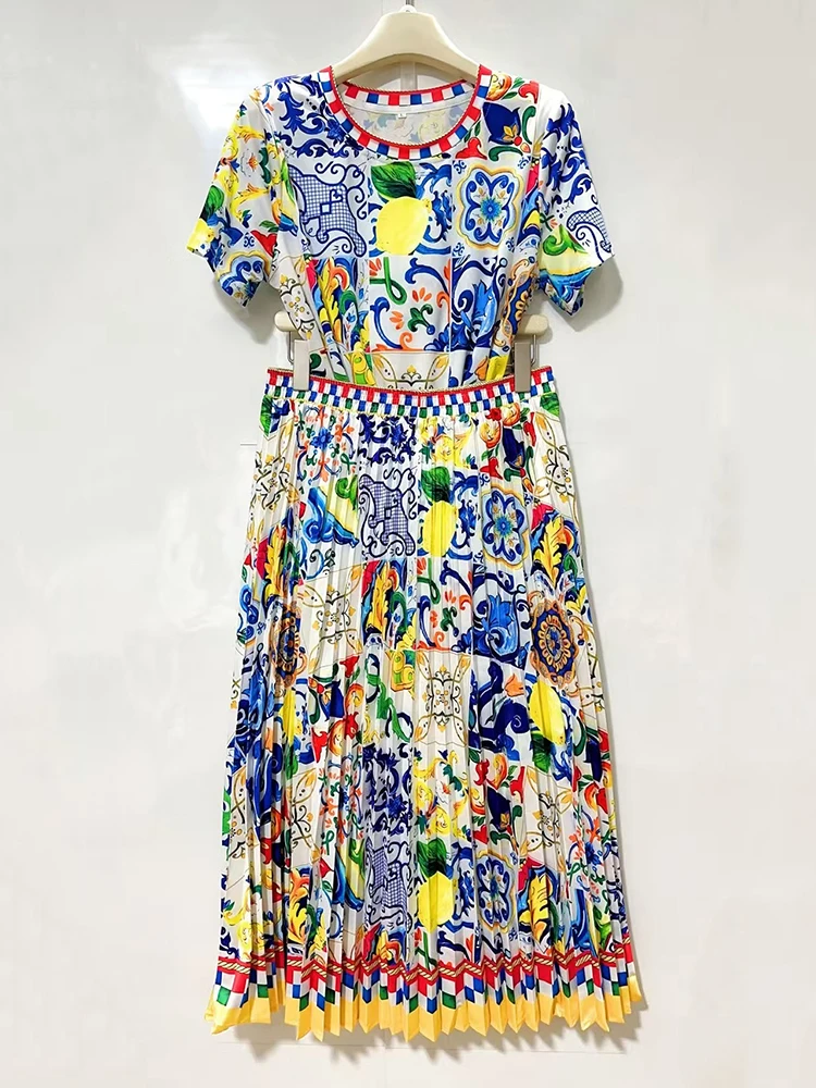 تي شيرت محبوك مطبوع عليه صورة هندسية كلاسيكية للسيدات لصيف 2025 طقم مكون من قطعتين + تنورة فضفاضة بطيات طقم أزياء