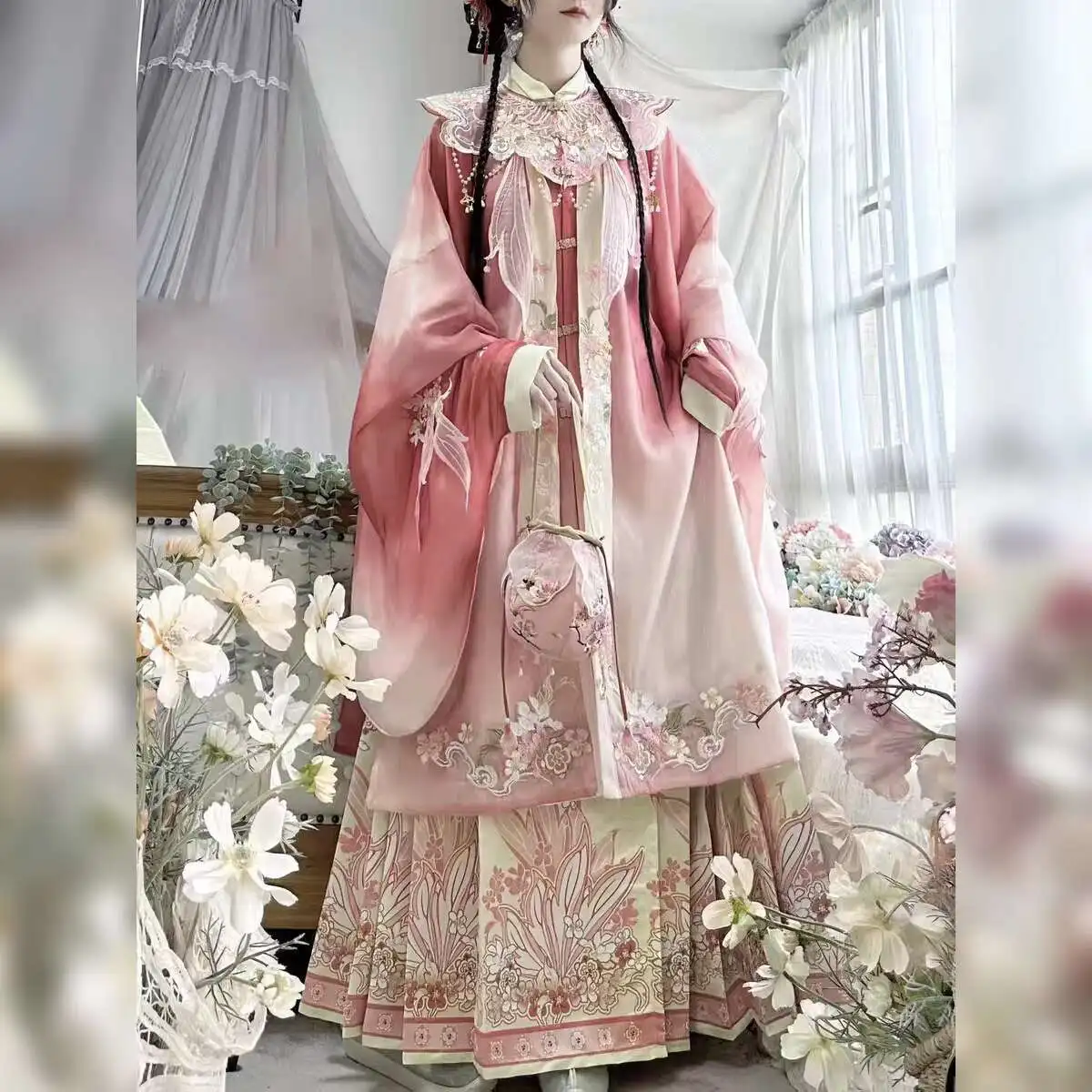Women in Hanfu[Xiaotiantian]Ming embroidery cloud shoulder standing collar cardigan, horse face skirt, pink hairpin flower set