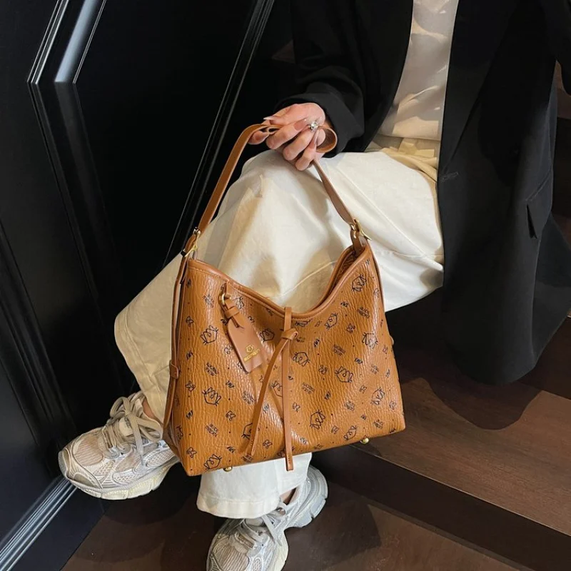 

Luxury Ladies Tote Bag Premium Leather Crossbody Shoulder Handbag Women's Messenger Bag Fashionable Office Accessory