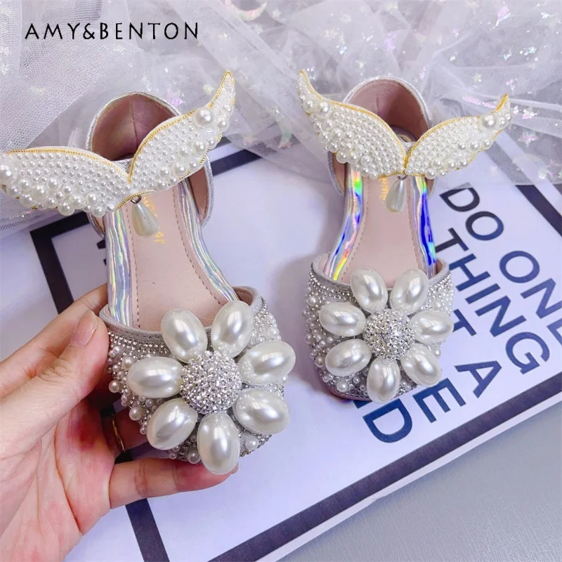 

Little Girls' Angel Wing Sandals Pearl and Rhinestone Flower Mary Jane Flats Silver Formal Shoes for Weddings Kids Shoes