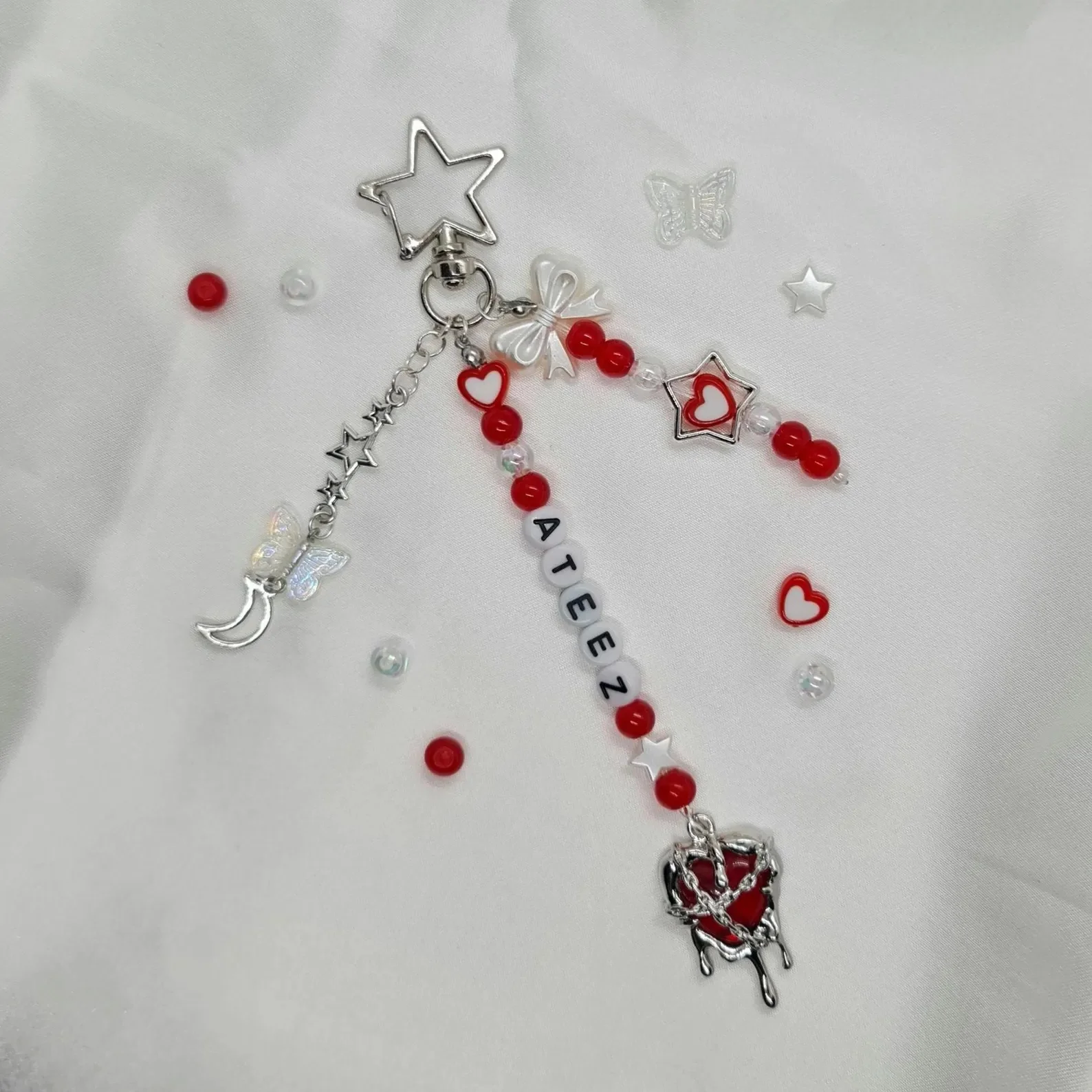 سلسلة مفاتيح مطرزة مصنوعة يدويًا من K-POP، وحقيبة/سحر الهاتف