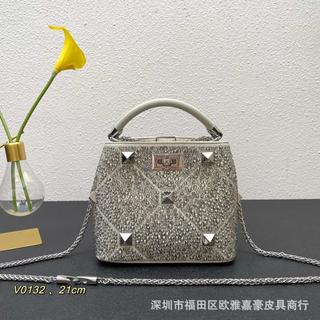 

Luxury Brand Inlaid Diamond Bucket Bag High Quality Leather Rivet Bag Design Sense Diagonal Cross Portable Women's Chain Bag New