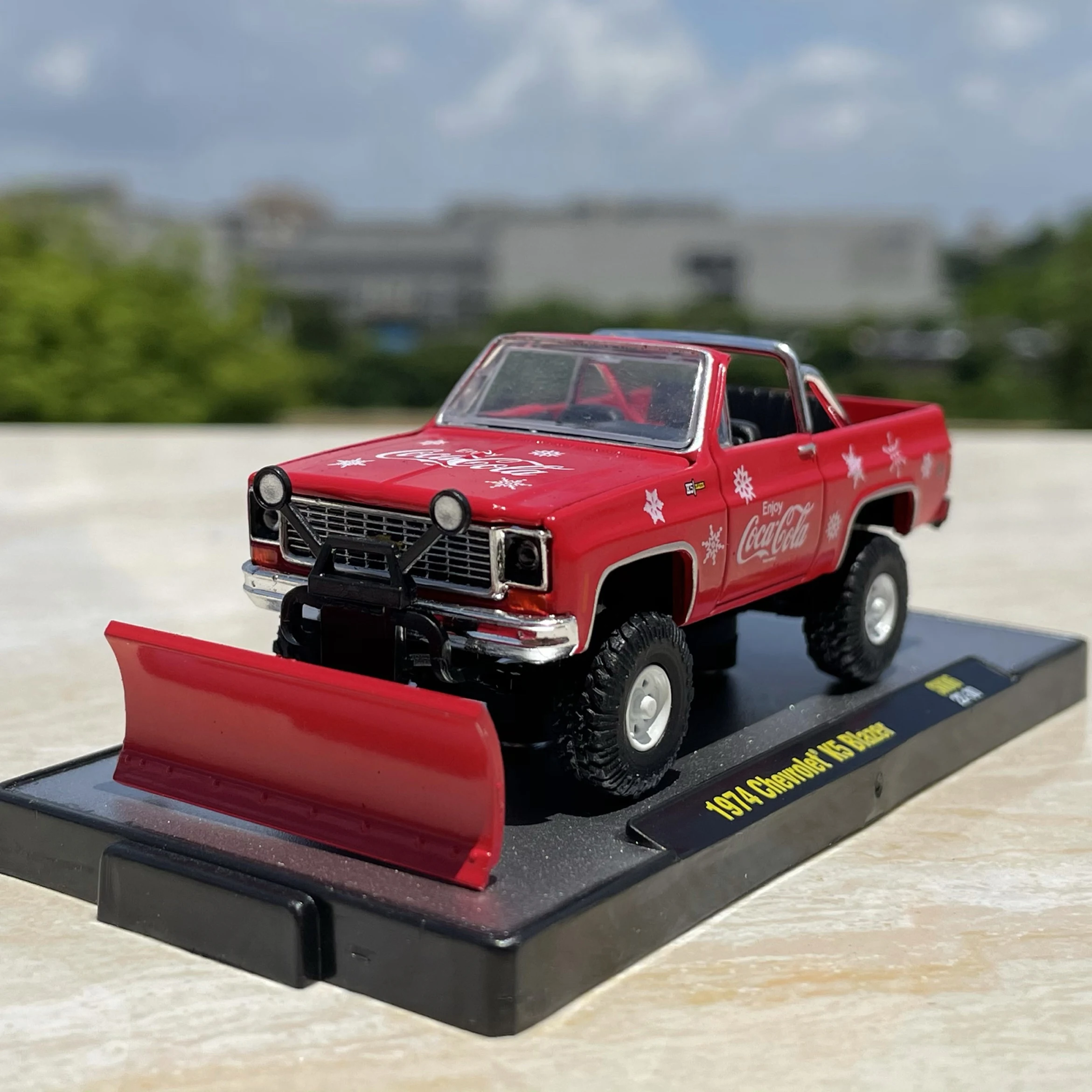 

Масштаб 1:64, литой под давлением сплав 1974, Chevrolet K5 Blazer, внедорожник, игрушечный автомобиль для мальчиков, модель классического подарка для взрослых, сувенирный статический дисплей