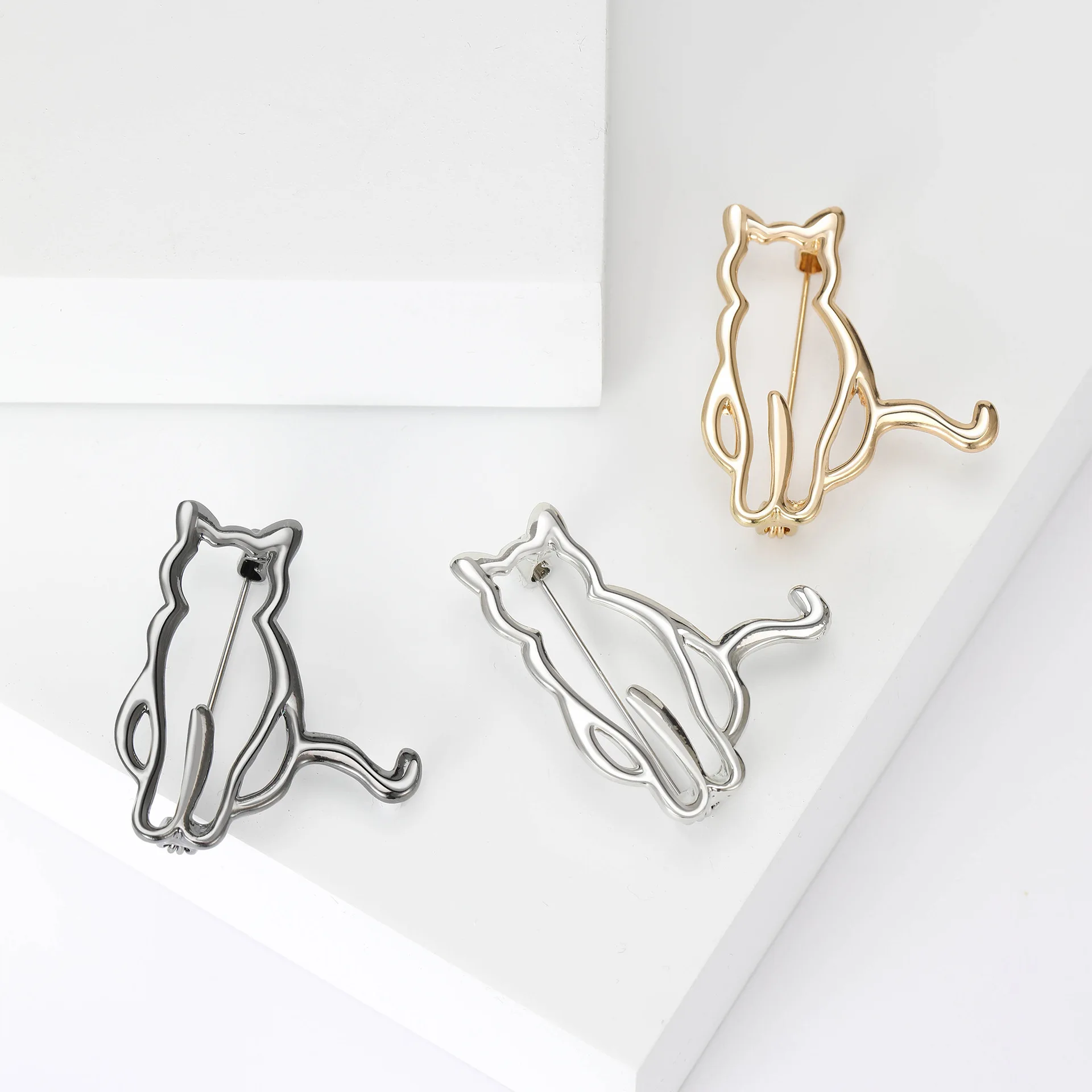 

Simple Metal Cat-shaped Brooch For Both Women And men, 2-color Casual Party Sportswear Bag with Hat Accessories, Daily Gift