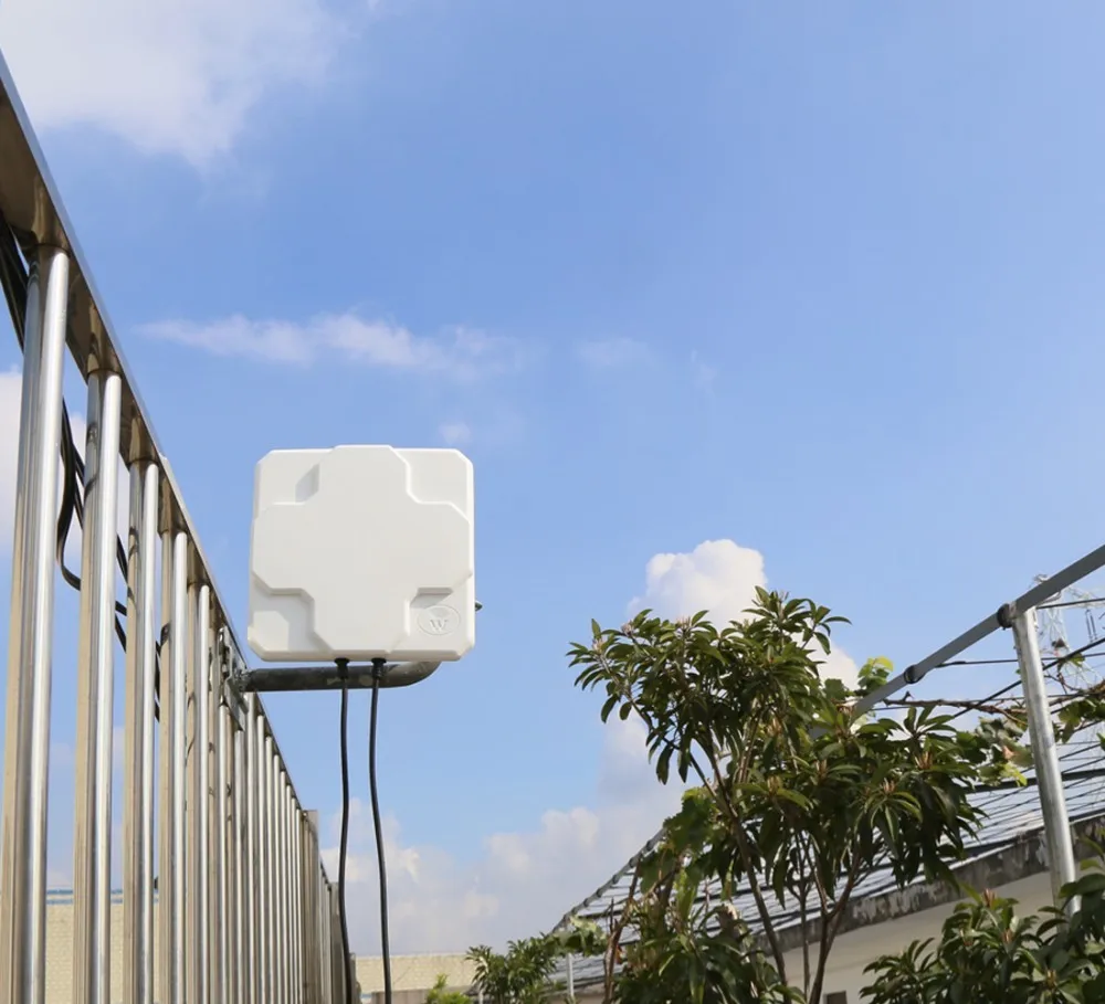 Model 2312 Outdoor Directional 2.4G Wireless Router 698-2700MHz 18DBI Gain Dual Polarization Flat Panel Antenna