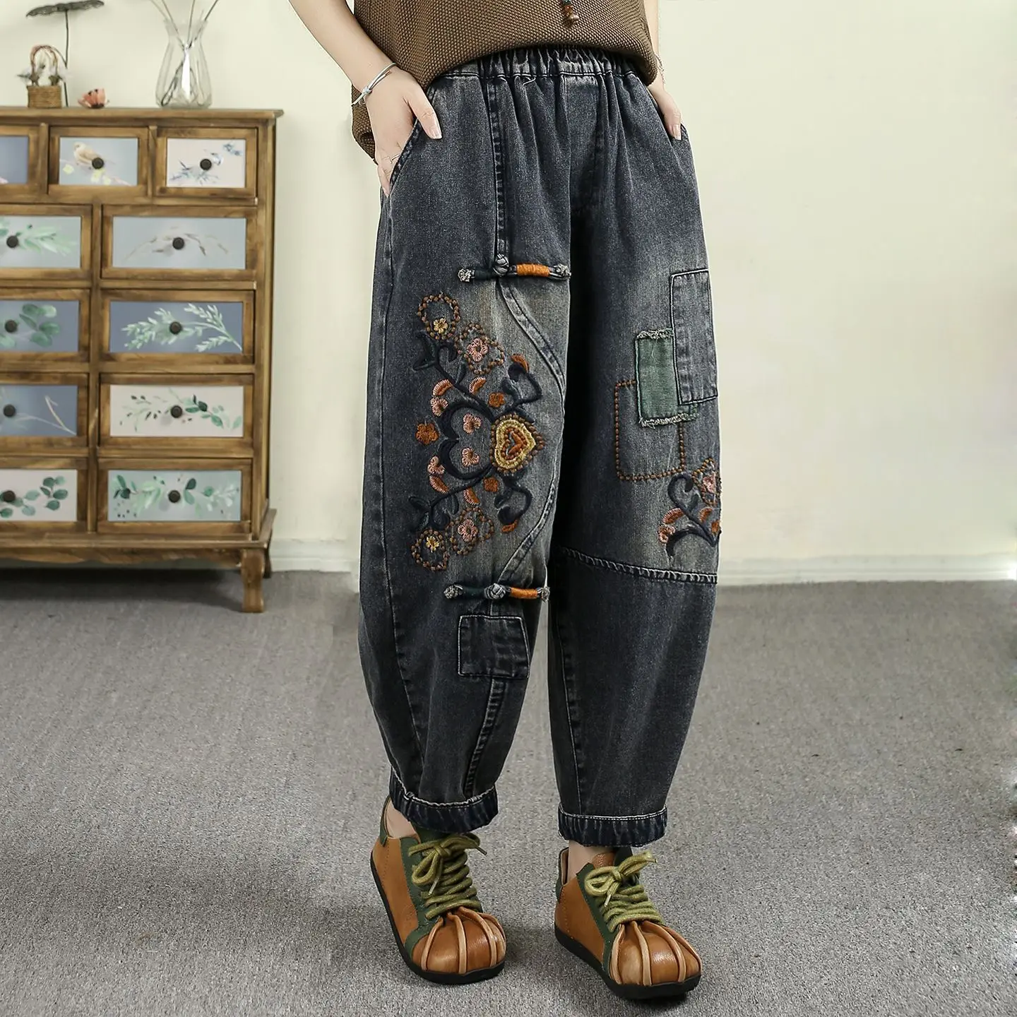 2025 Autumn Denim Pants New Elastic Waist Chinese Style Embroidered Mom Jeans Washed Nine-point Harem Pants For Women