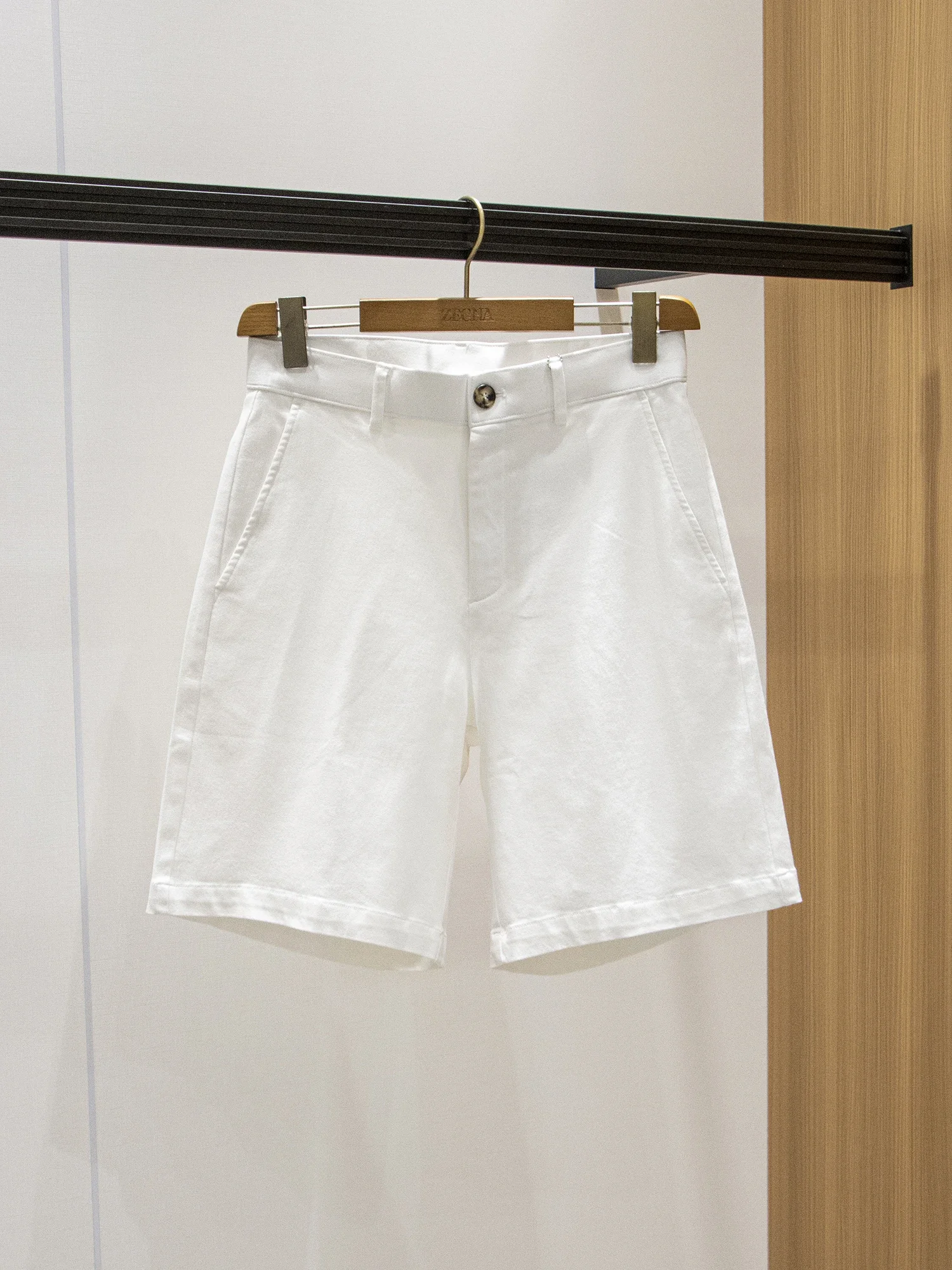 

BC Elastic, comfortable and breathable summer men's versatile casual loose white shorts