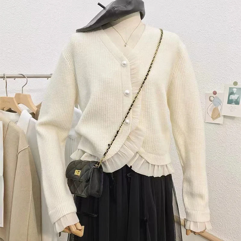 女性のエレガントなレースパッチワークカーディガンコートフレンチパールボタンショートセーターカーディガン秋ファッションストリートウェアVネックセーター