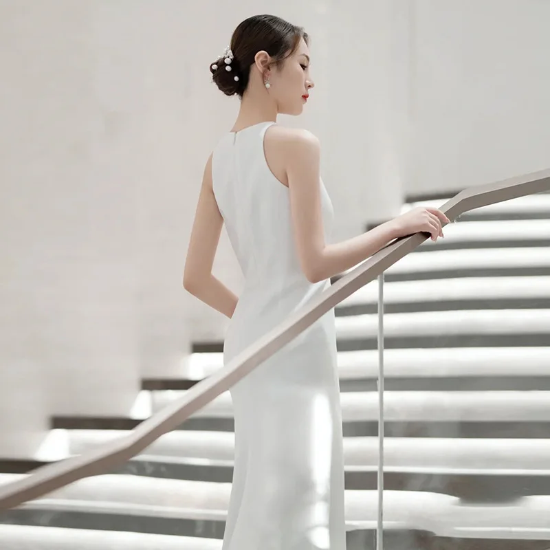 

Ele Simple Bridal Gown in Satin Fabric with Fi Tail Design for Wedding Entrance Perfect for Vintage Hepburn Sle Dres