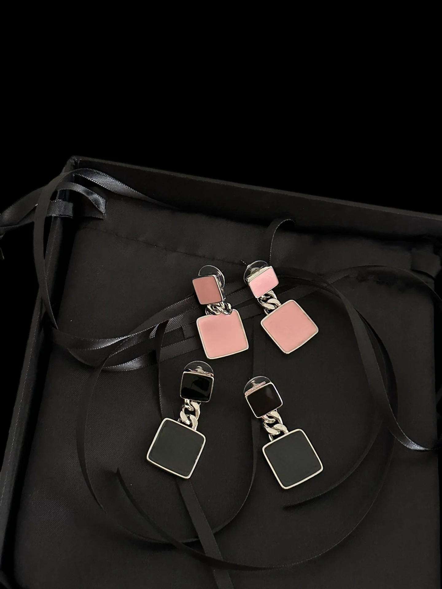 

New European and American high-end brand fashion trend high sense earrings