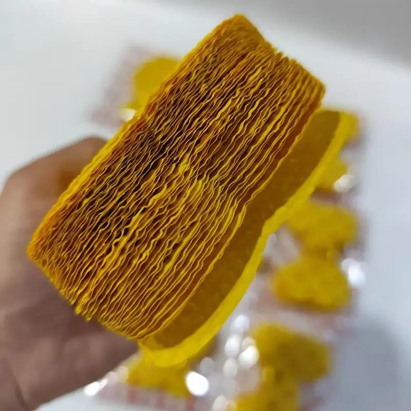 Billets de monnaie cérémoniels jaunes en forme de poisson, papier funéraire pour animaux de compagnie, pour les rituels commémoratifs des animaux.