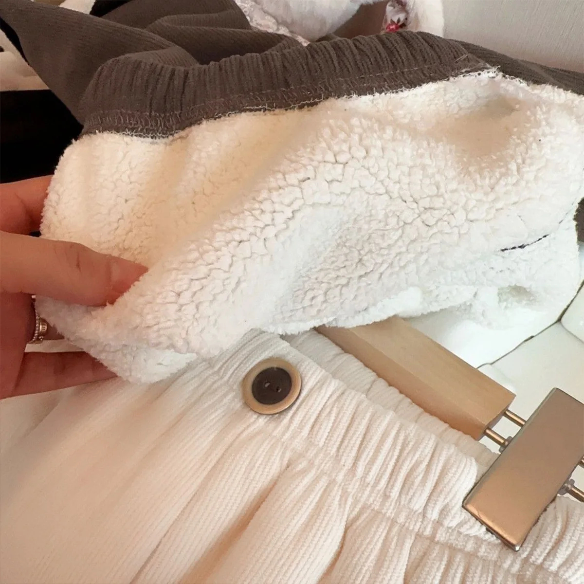 1pcs Boys Girls Winter Velvet Corduroy Kid Pants Little Bear Cartoon Mid Waist Warm Pantalone Baggy Thick Plush Children Trouser