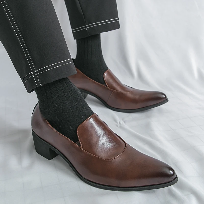 

Men's Solid-Color Leather Dress Shoes Comfortable For Autumn And Winter Pointed-Toe Retro Loafers Business Party Wedding Shoes