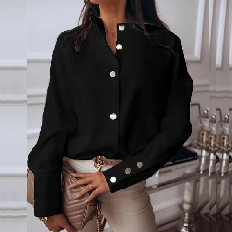 Długa bluzka damska plus size Cleanfit, zapinana na guziki, wykonana z bawełny, ze stójką, kolor nieblaknący.