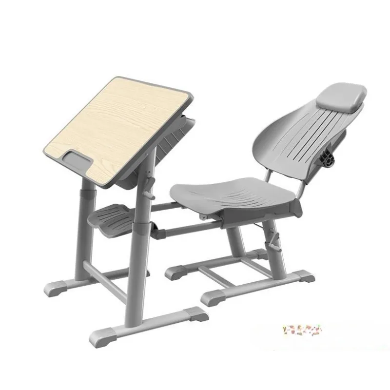 

Desks and chairs can be lifted and lowered, and children's desks for lunch breaks