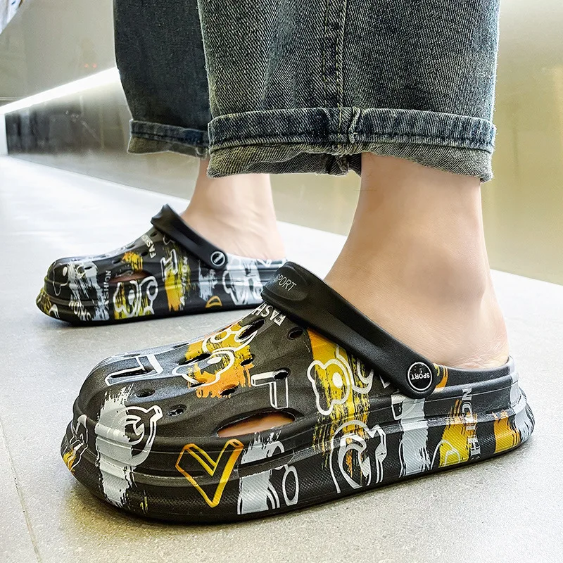 2024 Men\'s and Women\'s Summer Barefoot Beach Shoes Graffiti New Wear resistant and Anti slip Slippers Women\'s Sandals Hole Shoes