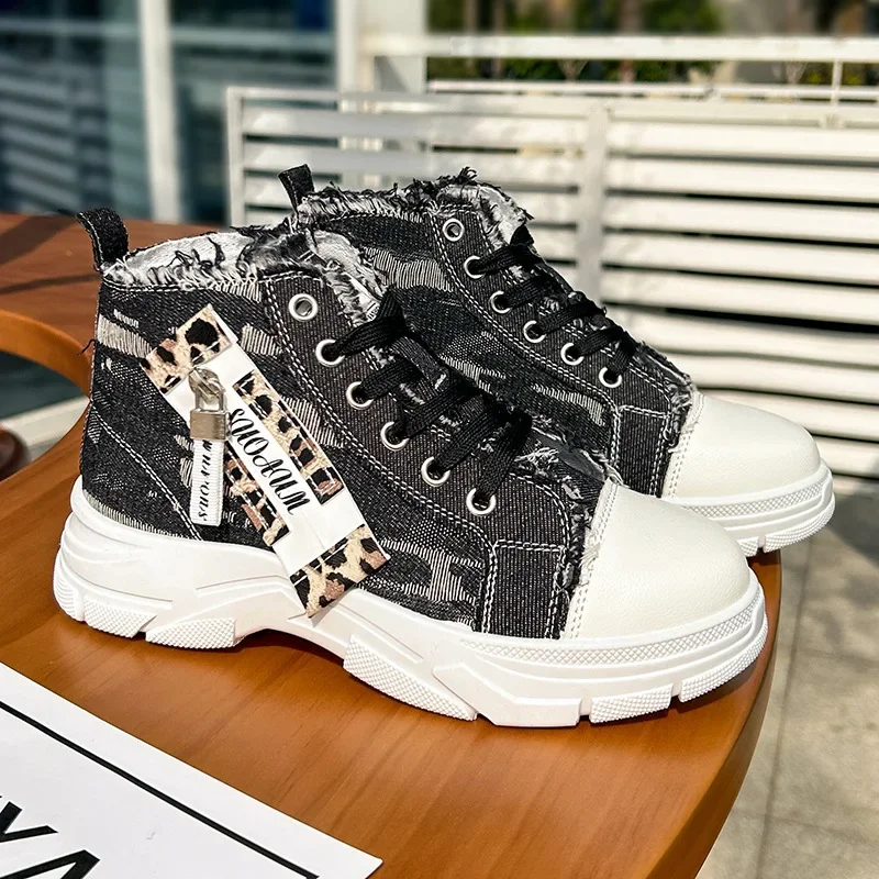 

2025 Spring and Autumn New Canvas Shoes Women's Fashion Breathable Thick Soled Sports Shoes Outdoor High Top Casual Board Shoes