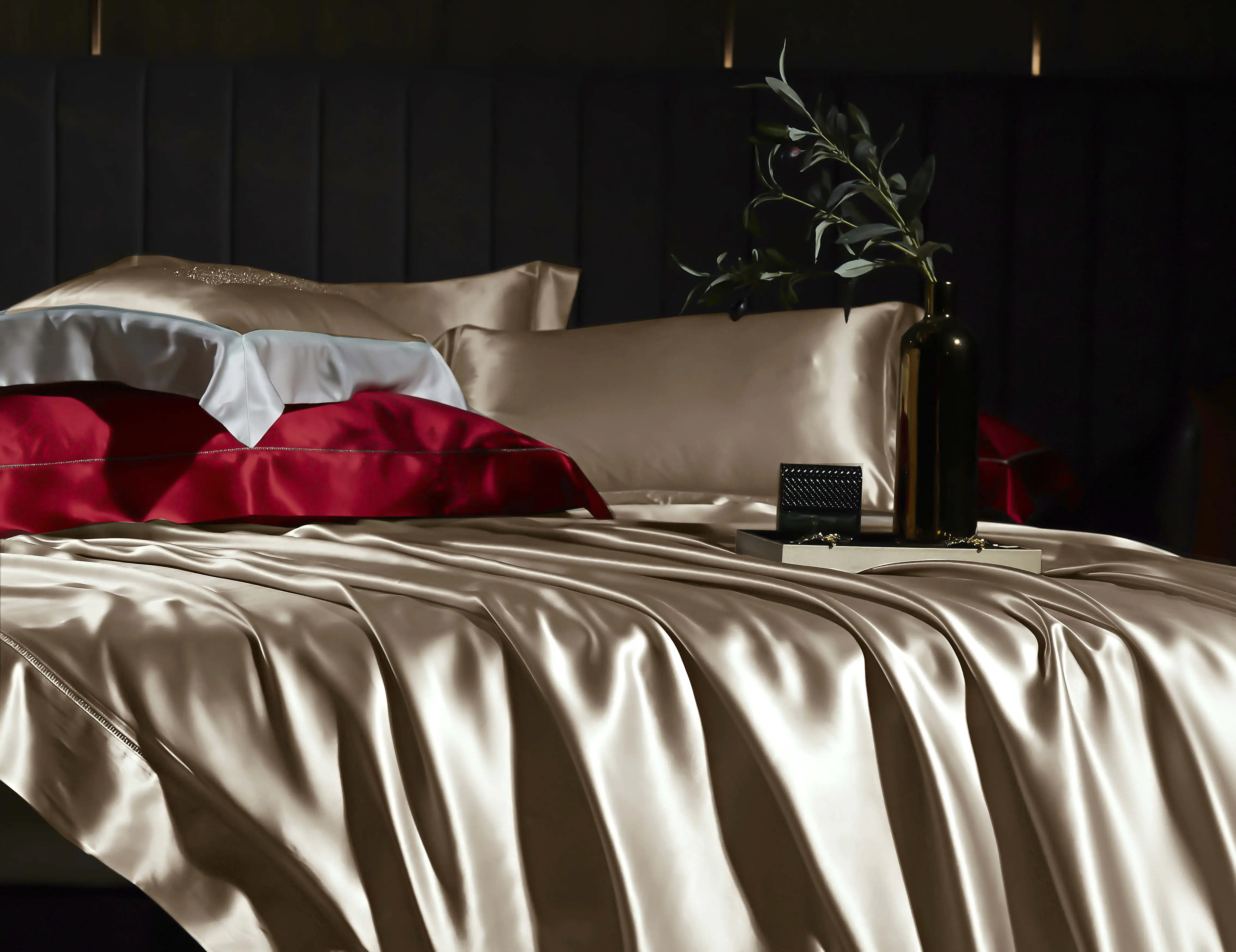 

Custom Solid Color Luxury 100% Mulberry Silk Bed Sheets King Queen Size White Gold Hotel Comforter Bedding Sets