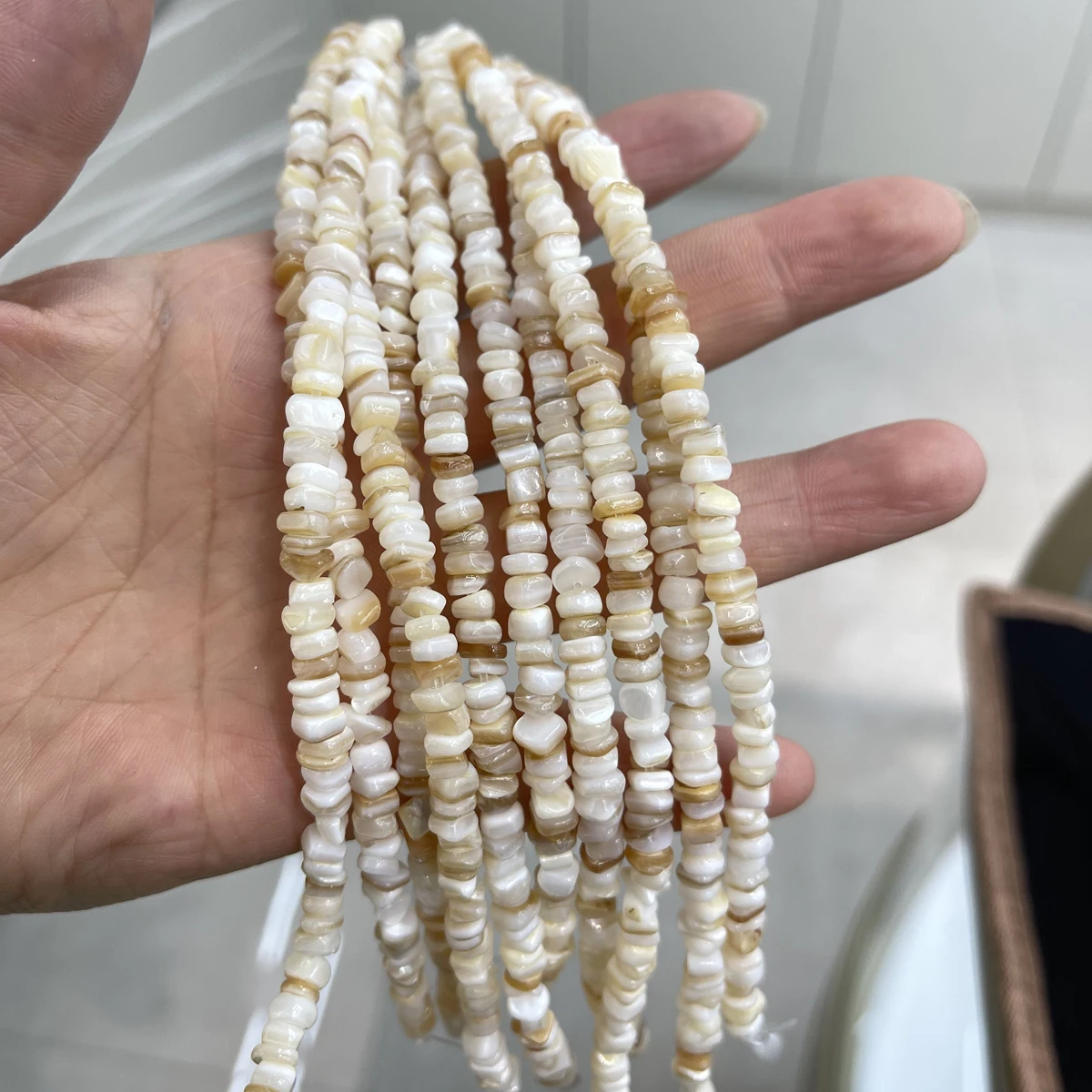 Natural Freshwater Shell Beads Strand 5-6mm Colors Irregular Shell Beads for Jewelry Making DIY Necklace Charms Accessory 18cm