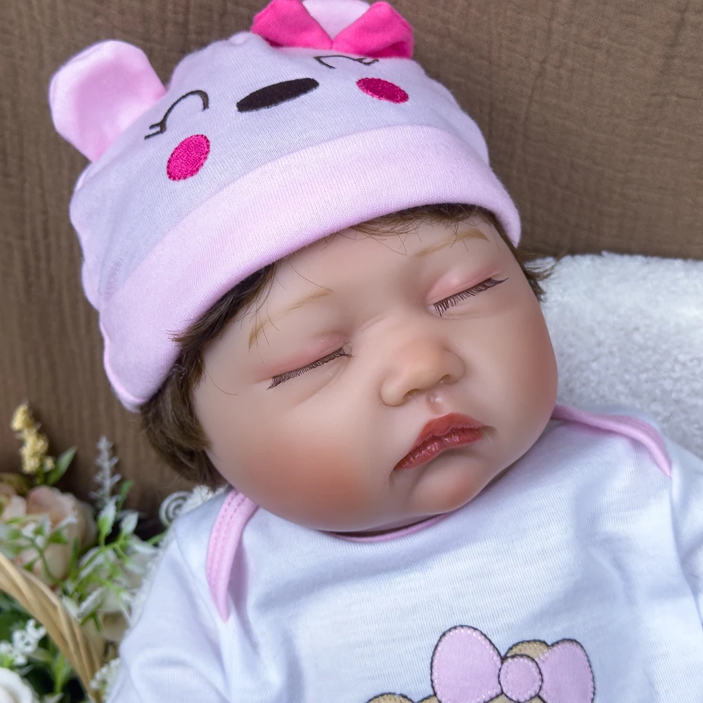 دمية تولد من جديد من القماش مقاس 22 بوصة - دمية فينيل نابضة بالحياة مع عيون مغلقة، شعر متجذر يدويًا، آمنة للأطفال من سن 3 سنوات فما فوق، مثالية لـ Prete