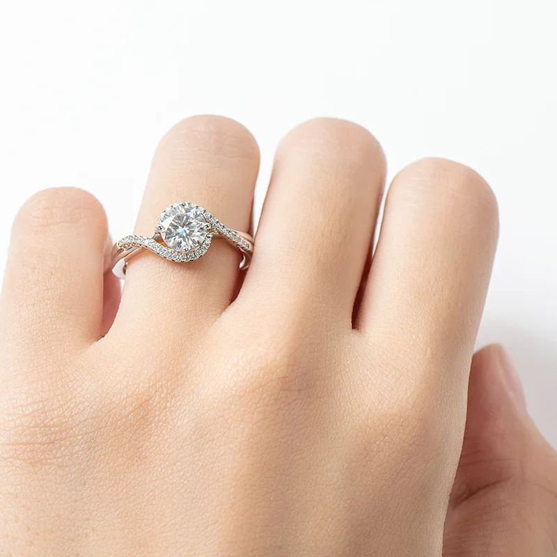 European and American light luxury high-end 1-carat Moissanite ring for women, full star design with twisted band, S925 sterling