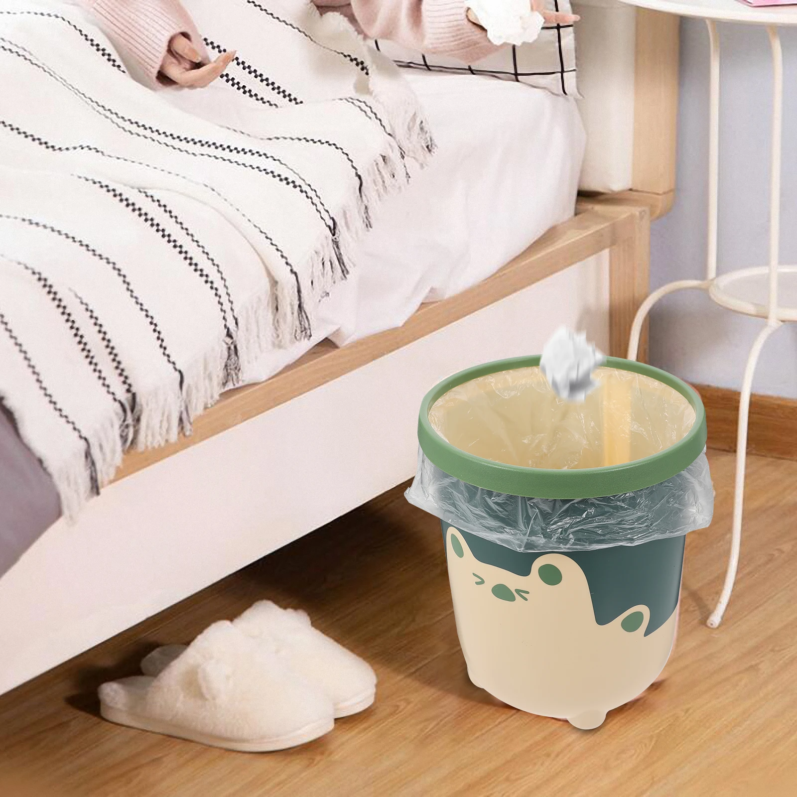 

Hugging Bear Trash Can Waste Bin Household Garbage Bucket Paper Storage Office Dustbin Kitchen Living Room PP Material