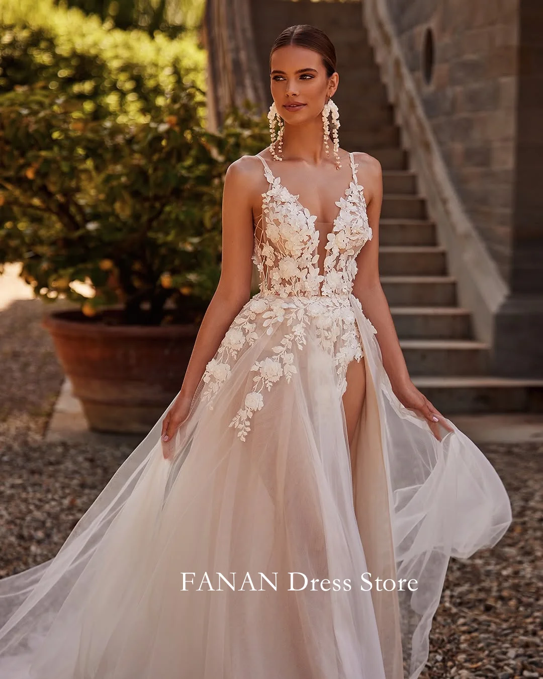 

Fanan Spaghetti Straps Wedding Dress Tulle Appliques Customized Side Slit Ruched Ivory Bridal Party Gown Vestidos De Novia
