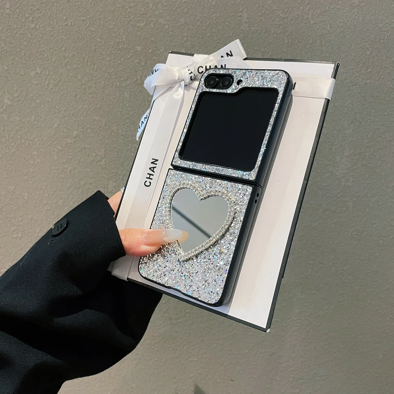 Etui na telefon Samsung Galaxy Z Flip 7 6 5 4 3 Flip7 FE z brokatową skórą, luksusowymi, błyszczącymi cyrkoniami, lustrzanym sercem z diamentami.