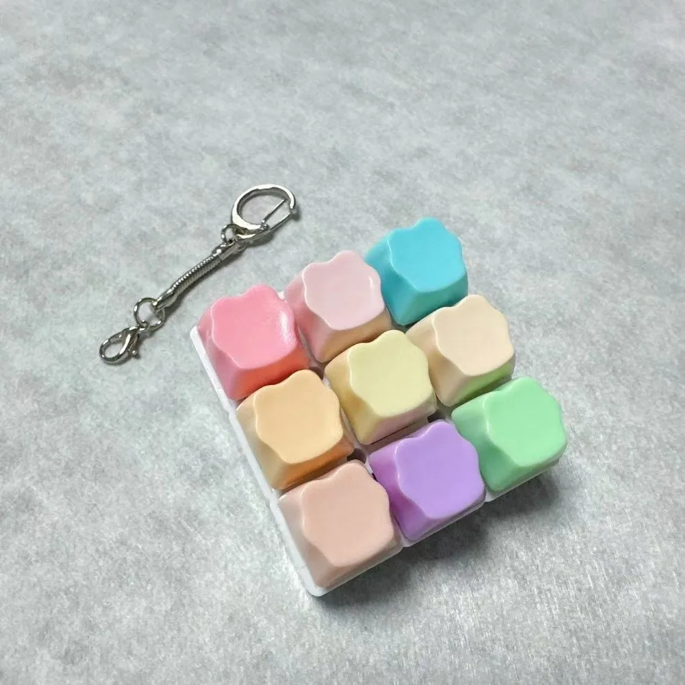 9-key Fidget Keychain Click Sound & Light Stress Relief Keys Button Keycap Bag Pendant Finger Decompression Keychain Children’s