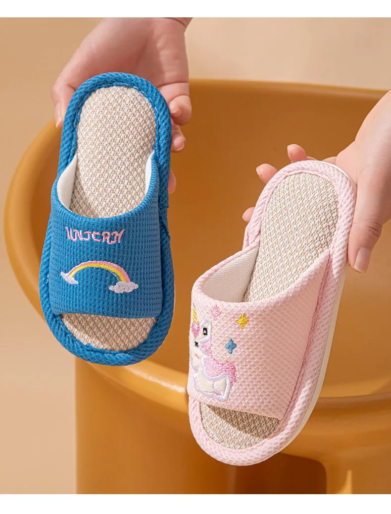 Kinder Indoor Home Schuhe Einhorn Frühling 2026 Anti-rutschig Cartoon Hausschuhe Leinen Boden Atmungsaktive Mädchen Jungen Hausschuhe – Detail 2