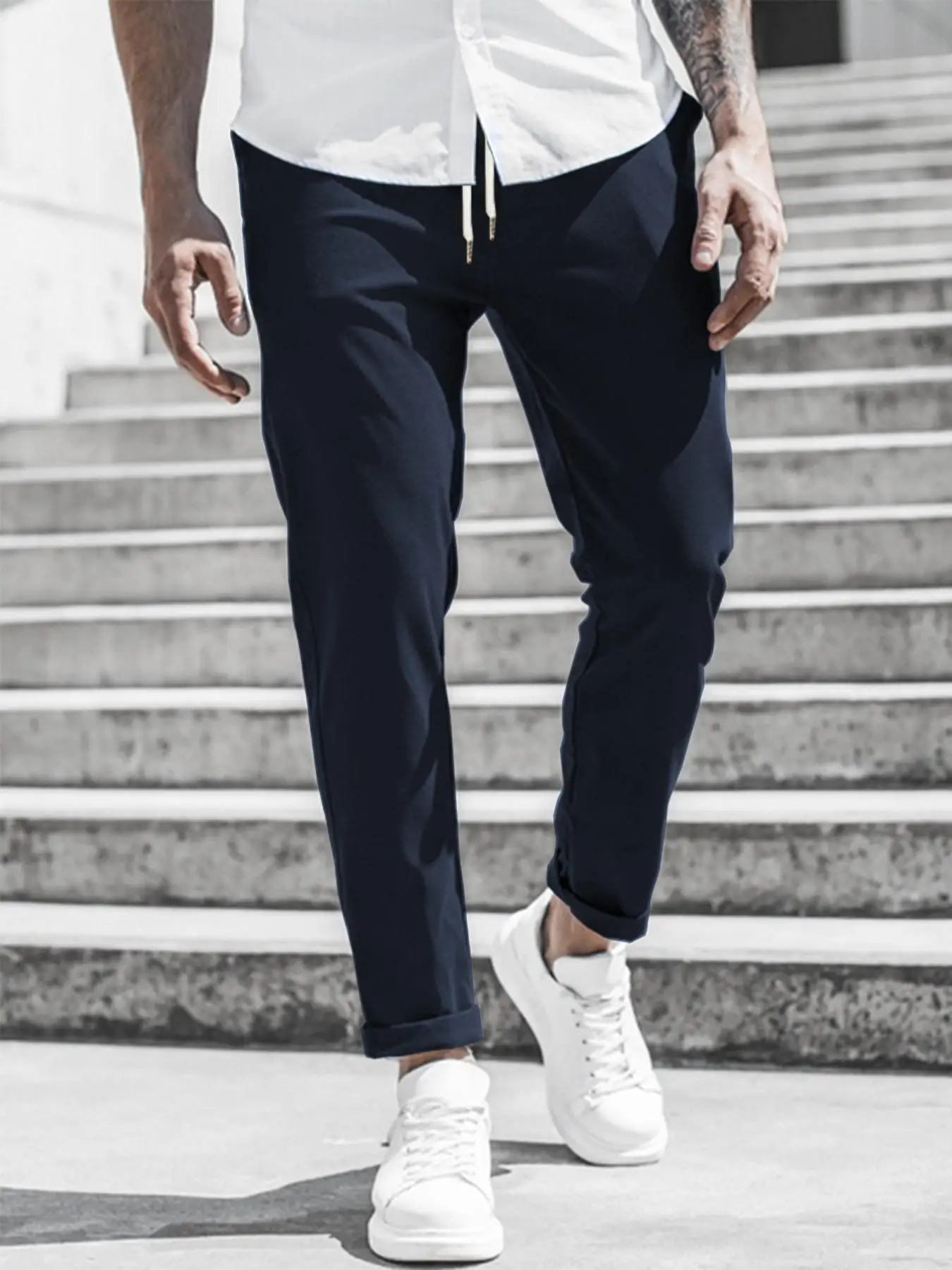 Einfarbige Freizeithose für Herren mit Kordelzug an der Taille, bequeme Hose mit normaler Passform und Taschen für Frühling und Herbst