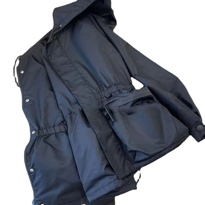 Veste Noire Imperméable à Capuche pour l'Escalade en Plein Air, Haut Polyvalent, Beau Manteau Ample, Nouvelle Collection Automne et Hiver 2024