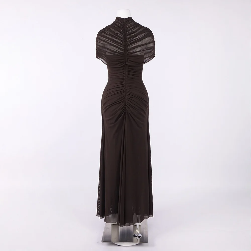 ชุดเดรสยาวสำหรับงานพรอม งานเลี้ยงค็อกเทล งานวันเกิด หรืองานราตรี  แบบคอเสื้อทรงกลม ผ้าตาข่ายโปร่ง แต่งระบายชั้นๆ  โชว์ช่วงเอว  ดีไซน์เว้า  เซ็กซี่