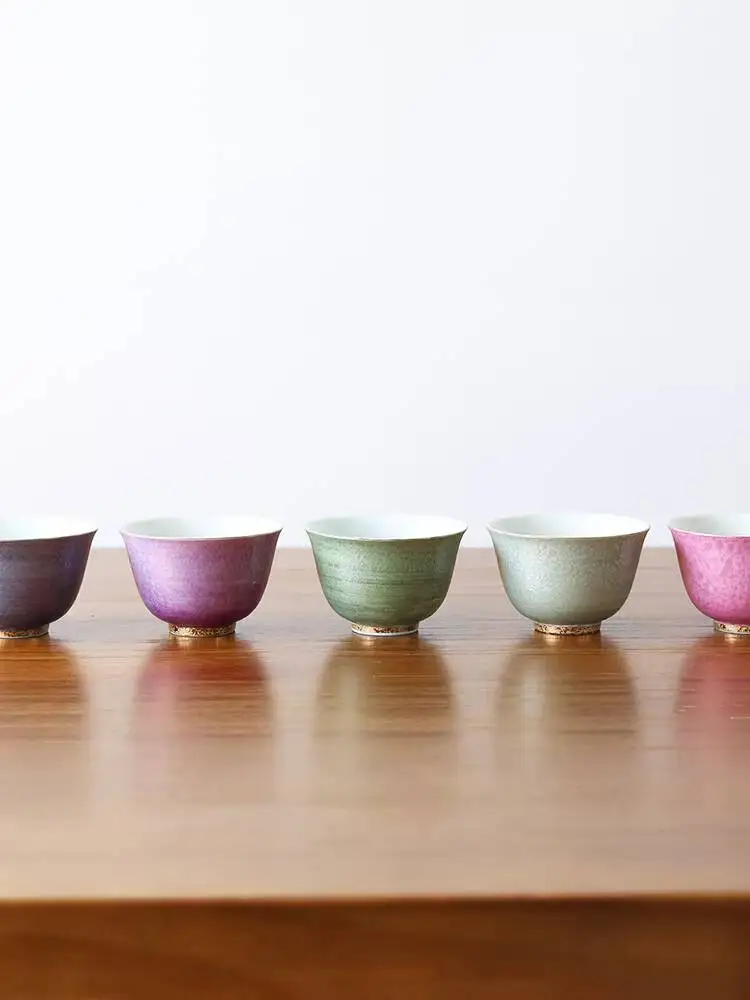 Taza de Degustación de Vino de Cerámica Maestra Exquisita, Hecha a Mano en Japón con Esmalte y Detalles en Oro, Estilo Kutani