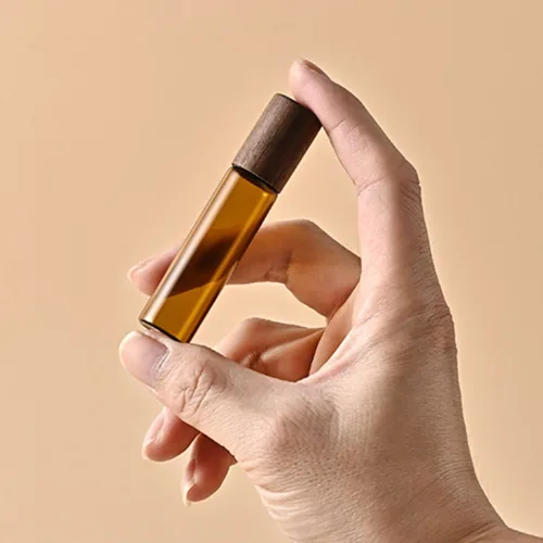 Imagen 2 del producto 1x10x3ml 5ml 10ml botellas enrollables de vidrio transparente ámbar tapa de madera de bambú Natural viales de bola de rodillo de muestra para Perfume de aceite esencial