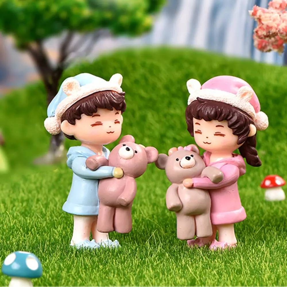 1 pcs Resin Dollhouse DIY Hold Bear Wear Pajamas Smile Micro Miniatures Cake Decor Couples Figurine Crafts