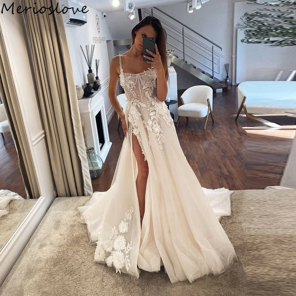 

Merioslove Boho Wedding Dresses Lace Appliques 3D Flowers High Side Split Spaghetti Straps A-Line Bridal Gowns Beach Bride Dress