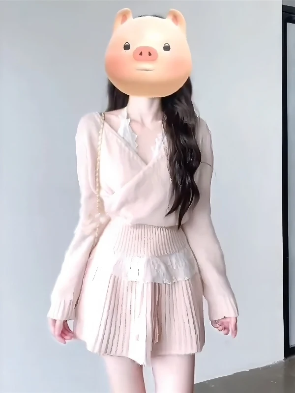 

Новый модный женский комплект 2026 года: розовый вязаный свитер в стиле Miu и короткая юбка-полусолнце, зимний сезон, V-образный вырез, длинный рукав