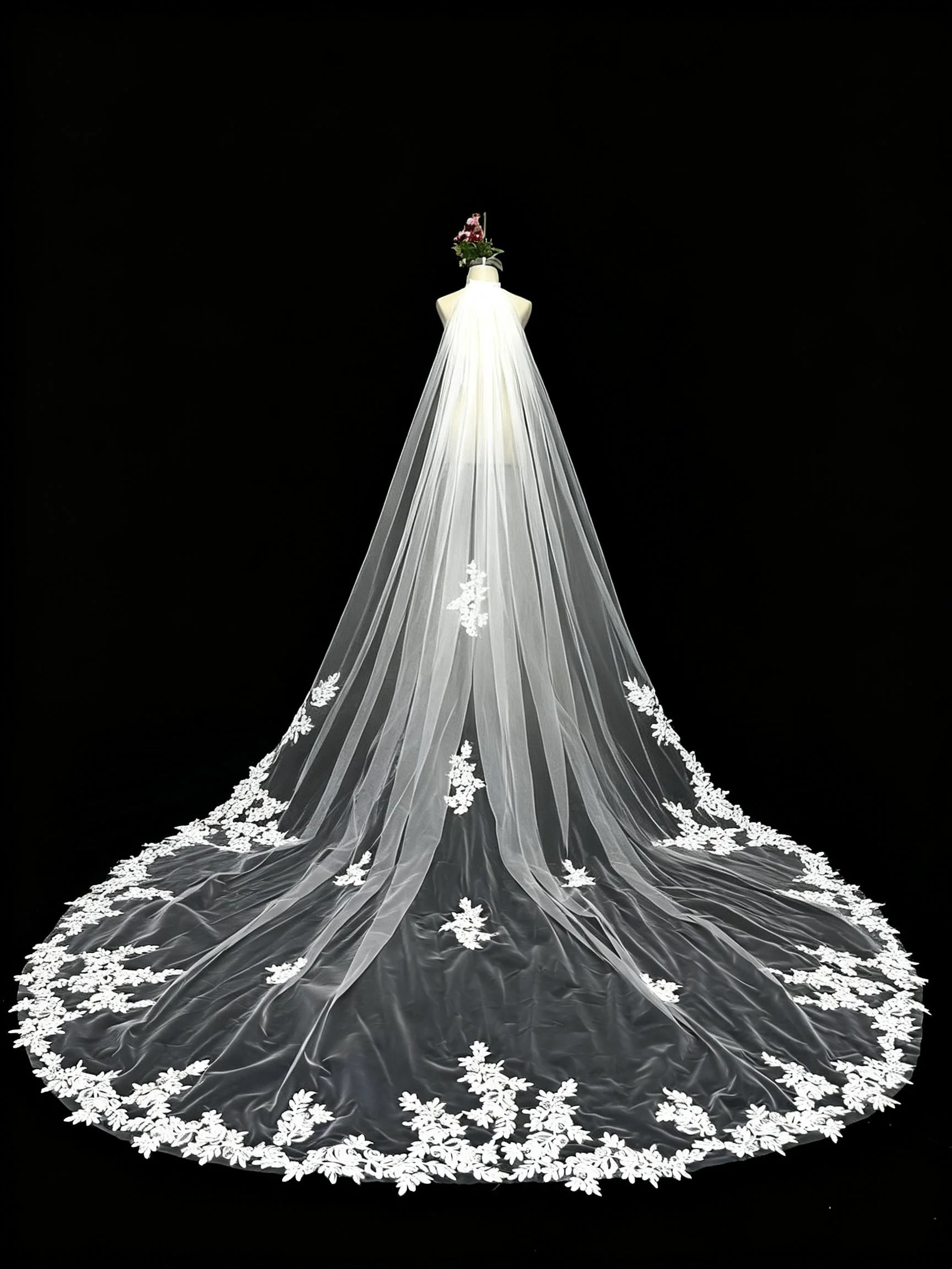 

Фата и волк Роскошная соборная свадебная фата — прозрачный тюль с замысловатым белым кружевным краем