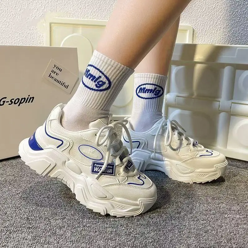 

Повседневные женские кроссовки на платформе, весенне-осенние новые женские спортивные туфли на массивной платформе, модные кроссовки из искусственной кожи на толстой подошве