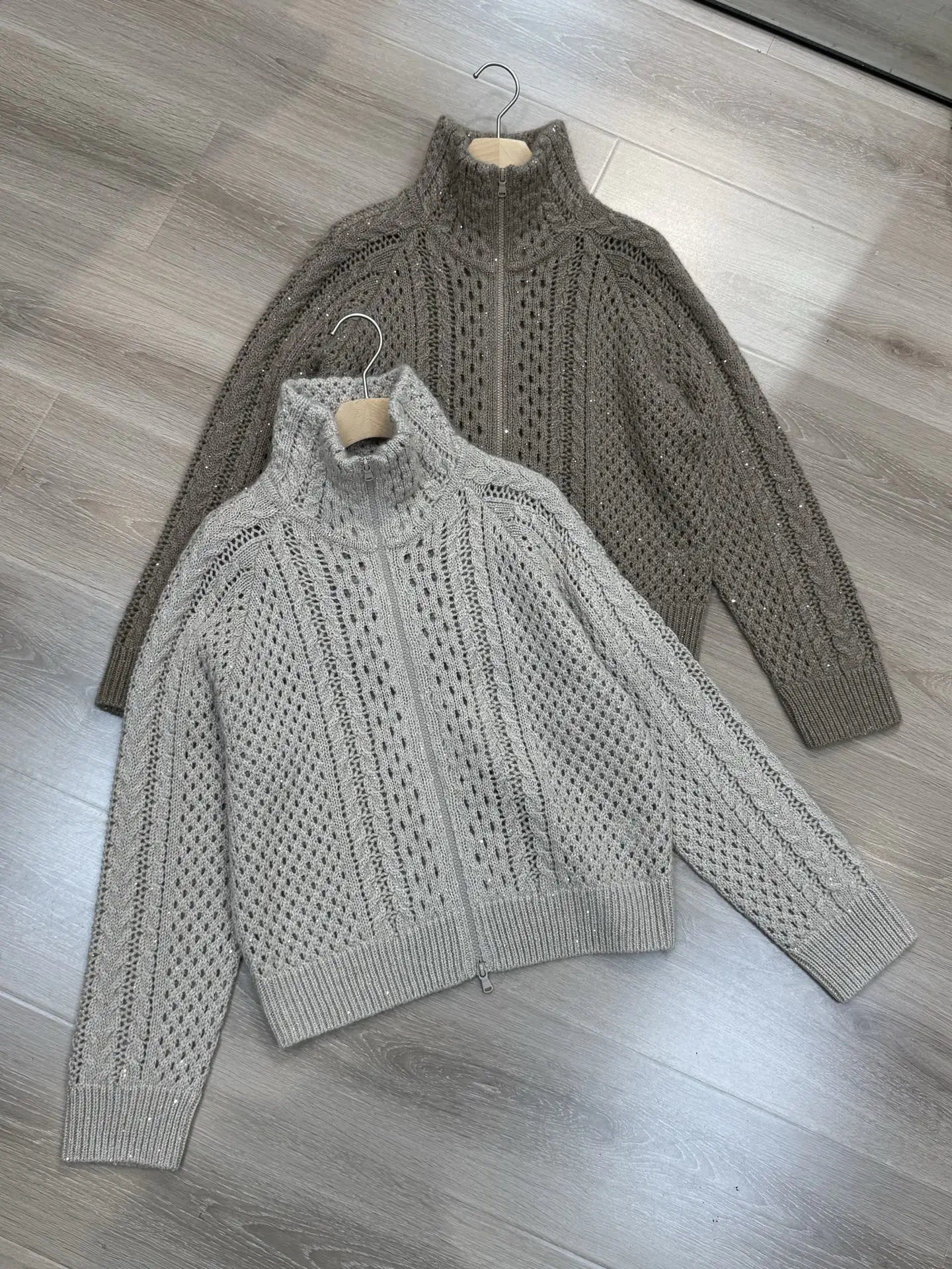Women'S Autumn/Winter 2026 Vintage-Style Cashmere Cardigan – Cut-Out Cable Knit With Shimmering Metallic Thread And Sequins