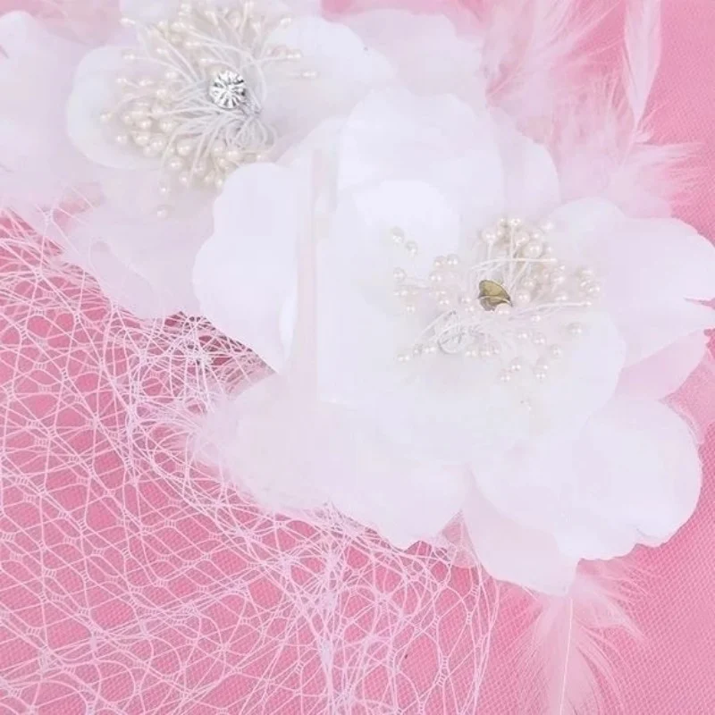 Voile blanc en dentelle pour mariage, fleur, plume courte, filet cage à oiseaux, fascinateur vintage, chapeaux de mariée avec voile