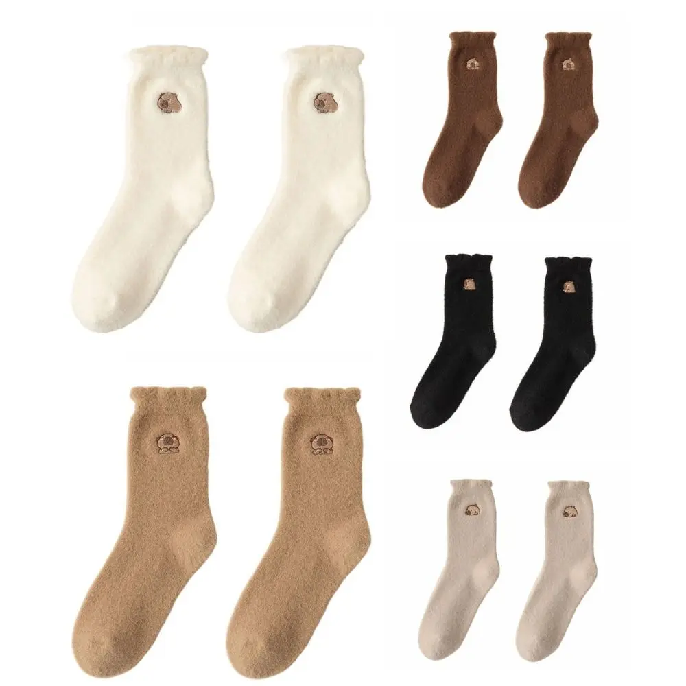 5 pares de lindos calcetines de capibara de lana con volantes calcetines de tubo de dibujos animados Kawaii medias femeninas calcetines de felpa suaves mujeres invierno otoño